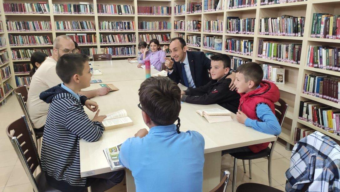 Mahmudiye Ortaokulu öğrencileri ile kitap okuma etkinliği düzenlendi.
