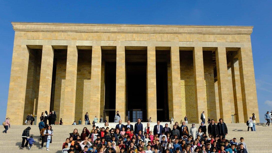  Cumhuriyetimizin kurucusu Gazi Mustafa Kemal Atatürk'ü daha iyi tanımaları amacıyla ilkokul öğrencilerimiz için Anıtkabir gezisi düzenlendi.